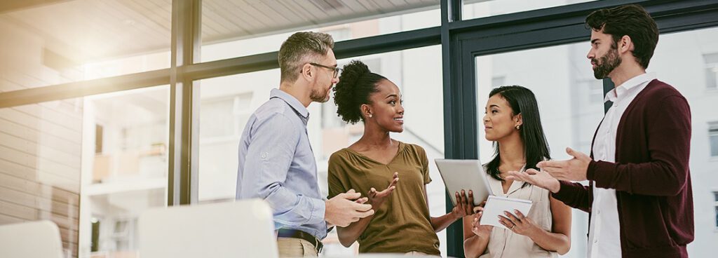 Should You Include Current Employees in Your Corporate Alumni Program?